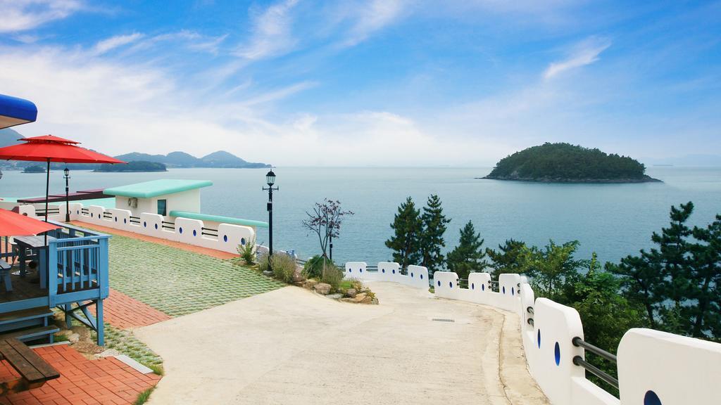 Blue & White Pension ナムヘ エクステリア 写真