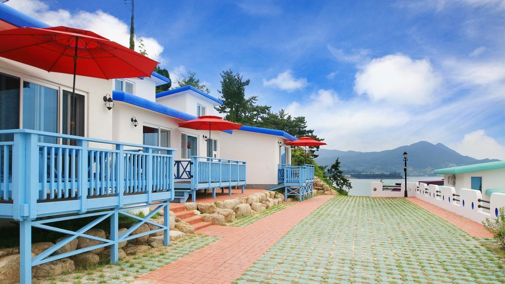 Blue & White Pension ナムヘ エクステリア 写真